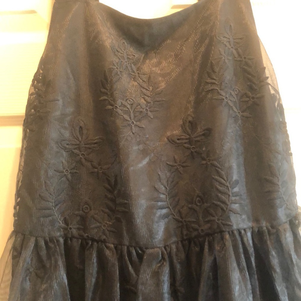 Sans Souci Dress with Gorgeous Floral Details - Picture 2 of 3